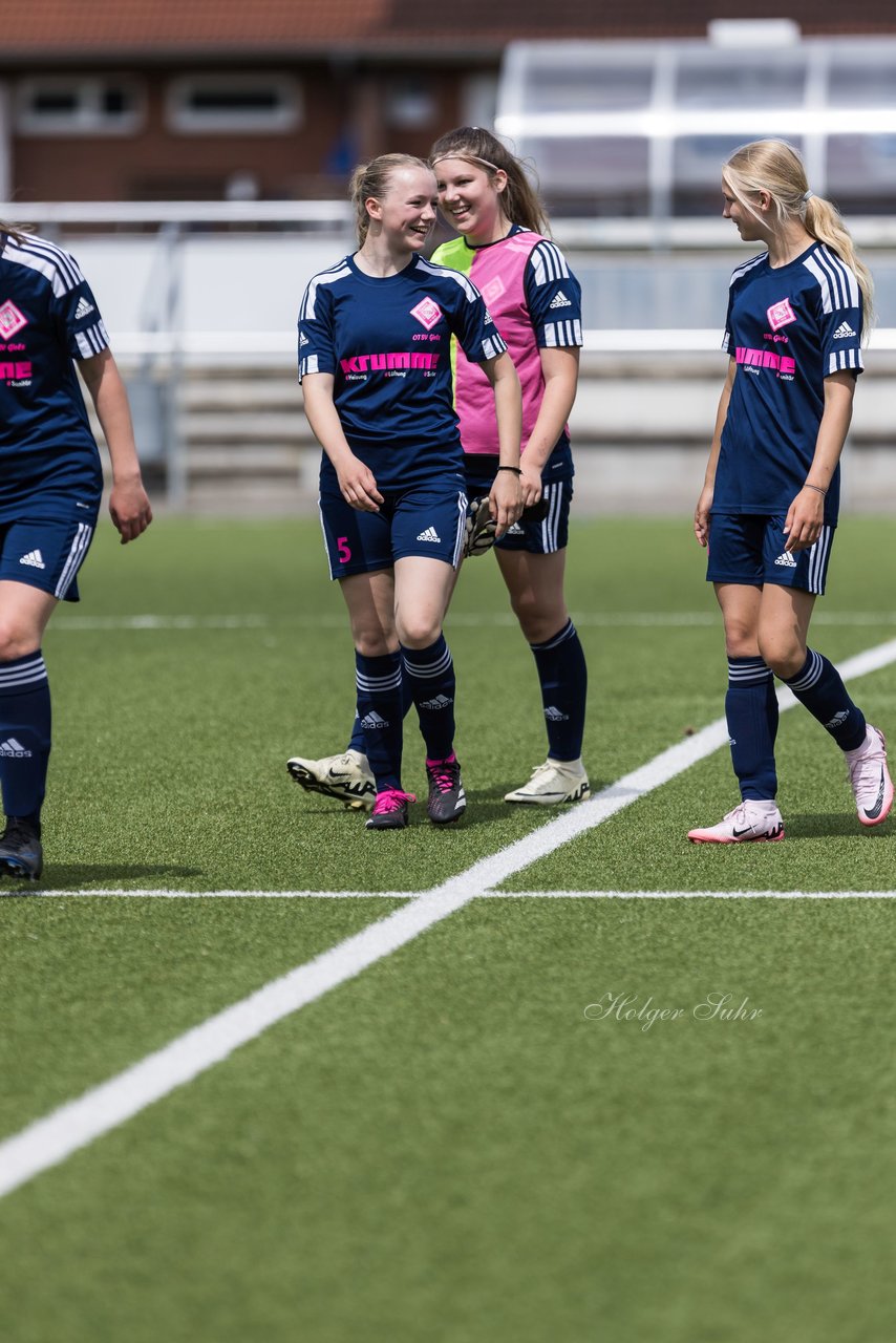 Bild 295 - wCJ Osterroenfelder TSV - VfL Pinneberg : Ergebnis: 0:15